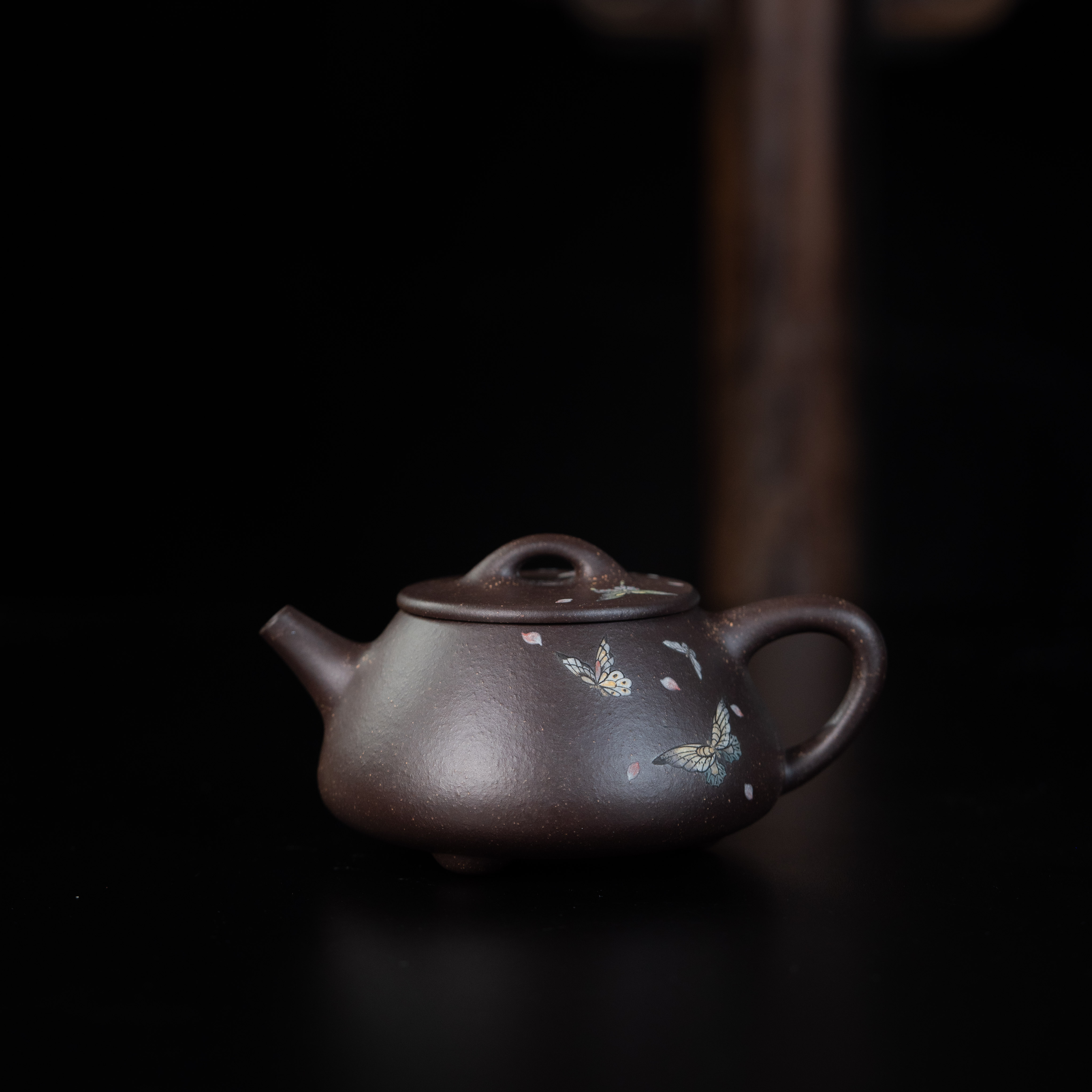 平盖石瓢（绘蝶）吴静 乌金砂210cc 紫砂壶