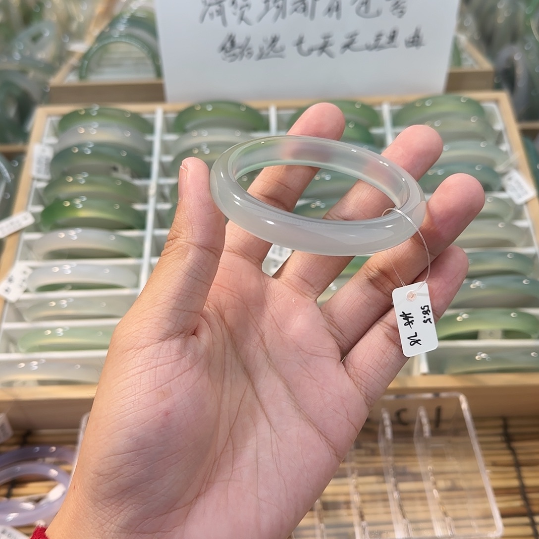 玛瑙/玉髓未镶嵌手镯圈口58.5