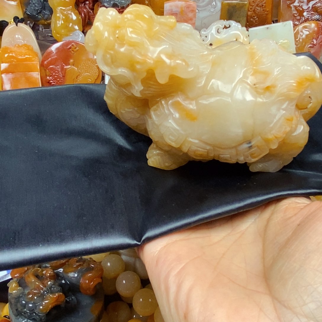 石英质玉（黄龙玉）颈饰未镶嵌