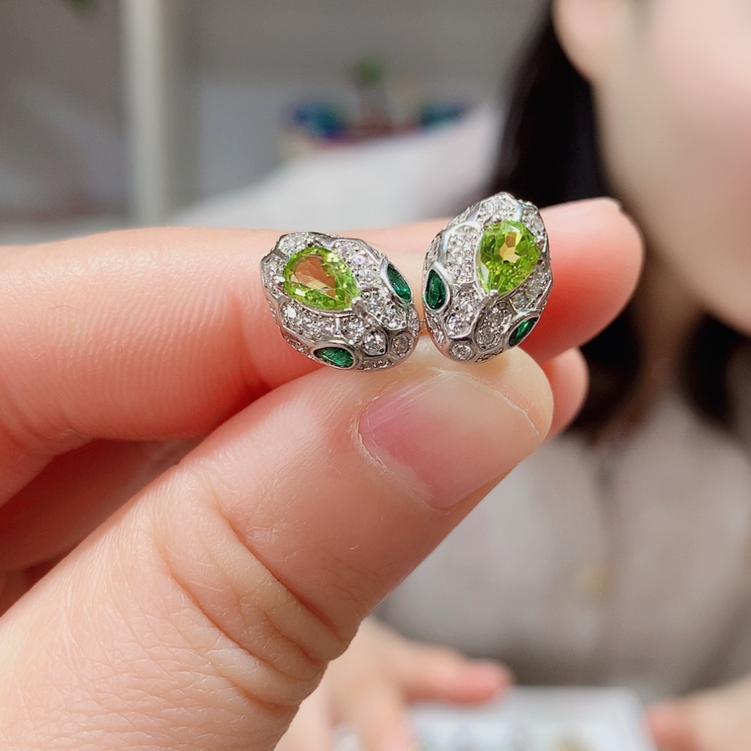 橄榄石耳饰银S925镶嵌