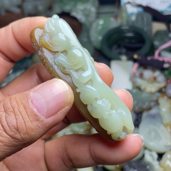 和田玉未镶嵌颈饰