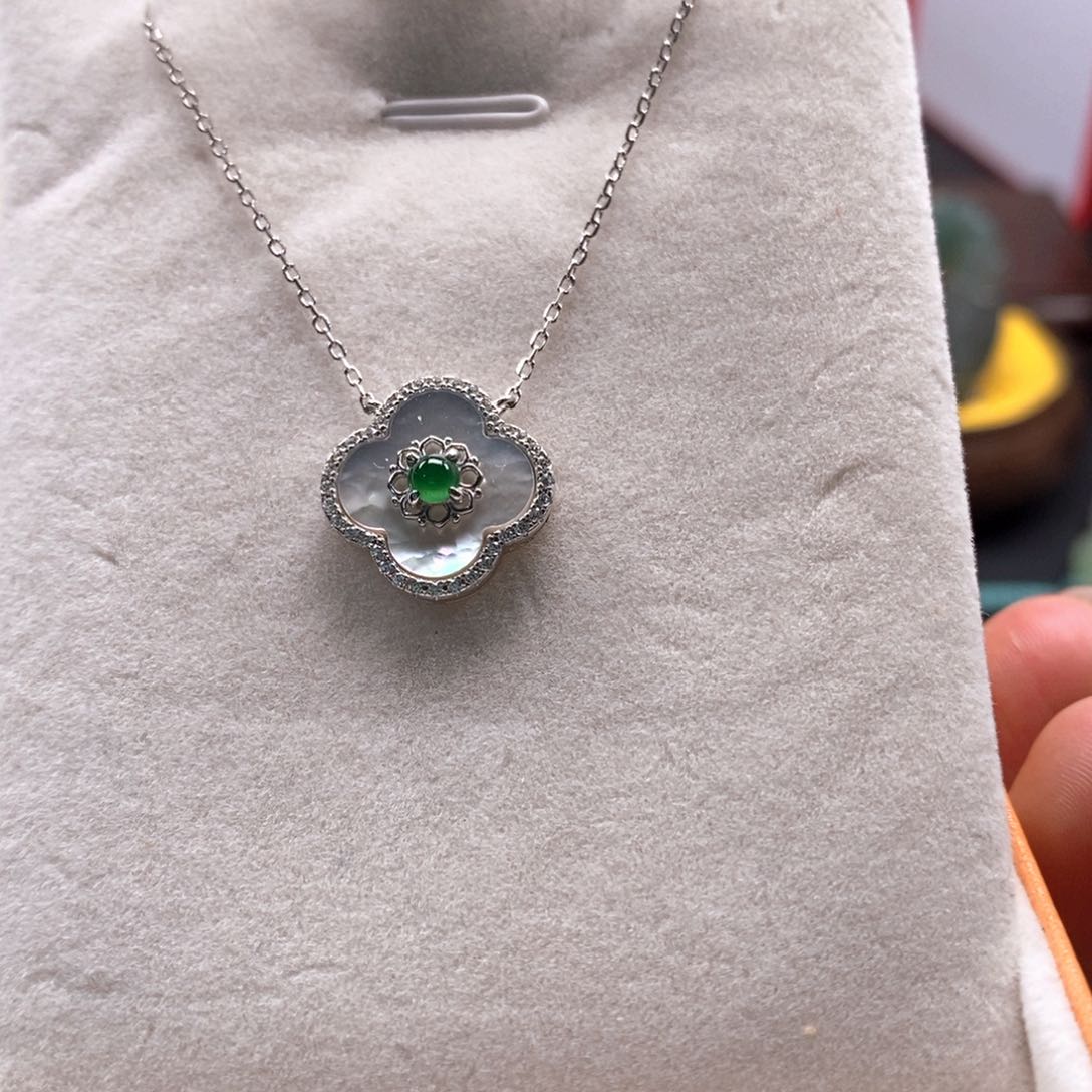 翡翠颈饰银S925镶嵌翡翠吊坠