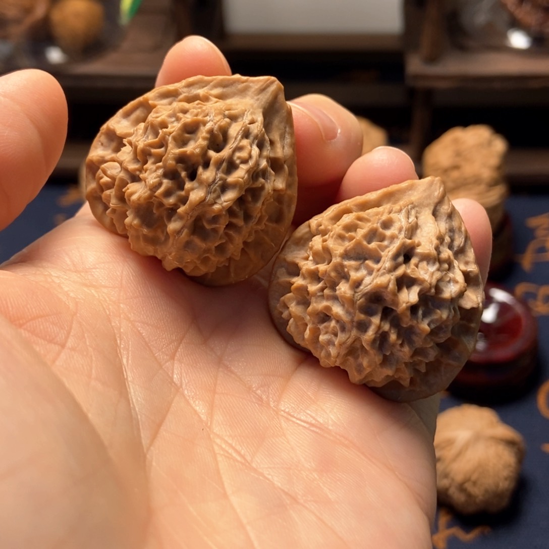 文玩核桃把件全品珊瑚塔尺寸34