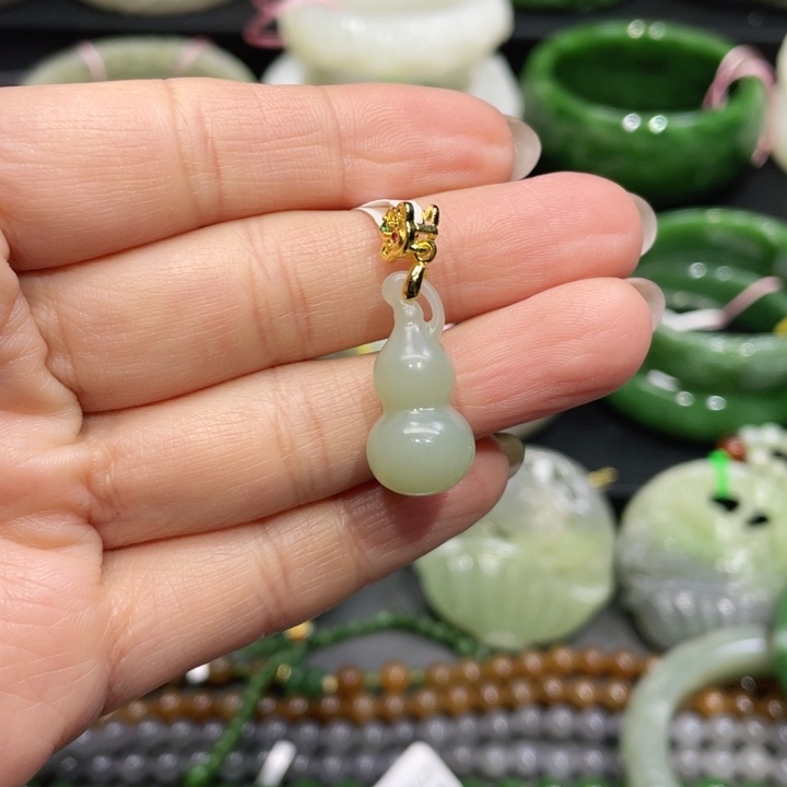 和田玉吊坠未镶嵌