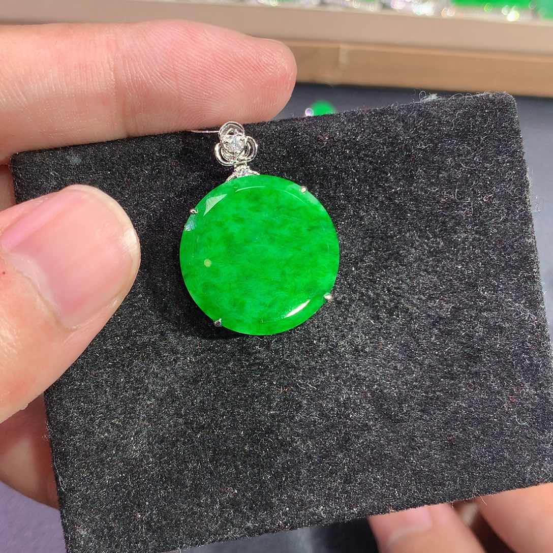 翡翠吊坠(赠链)18K金镶嵌