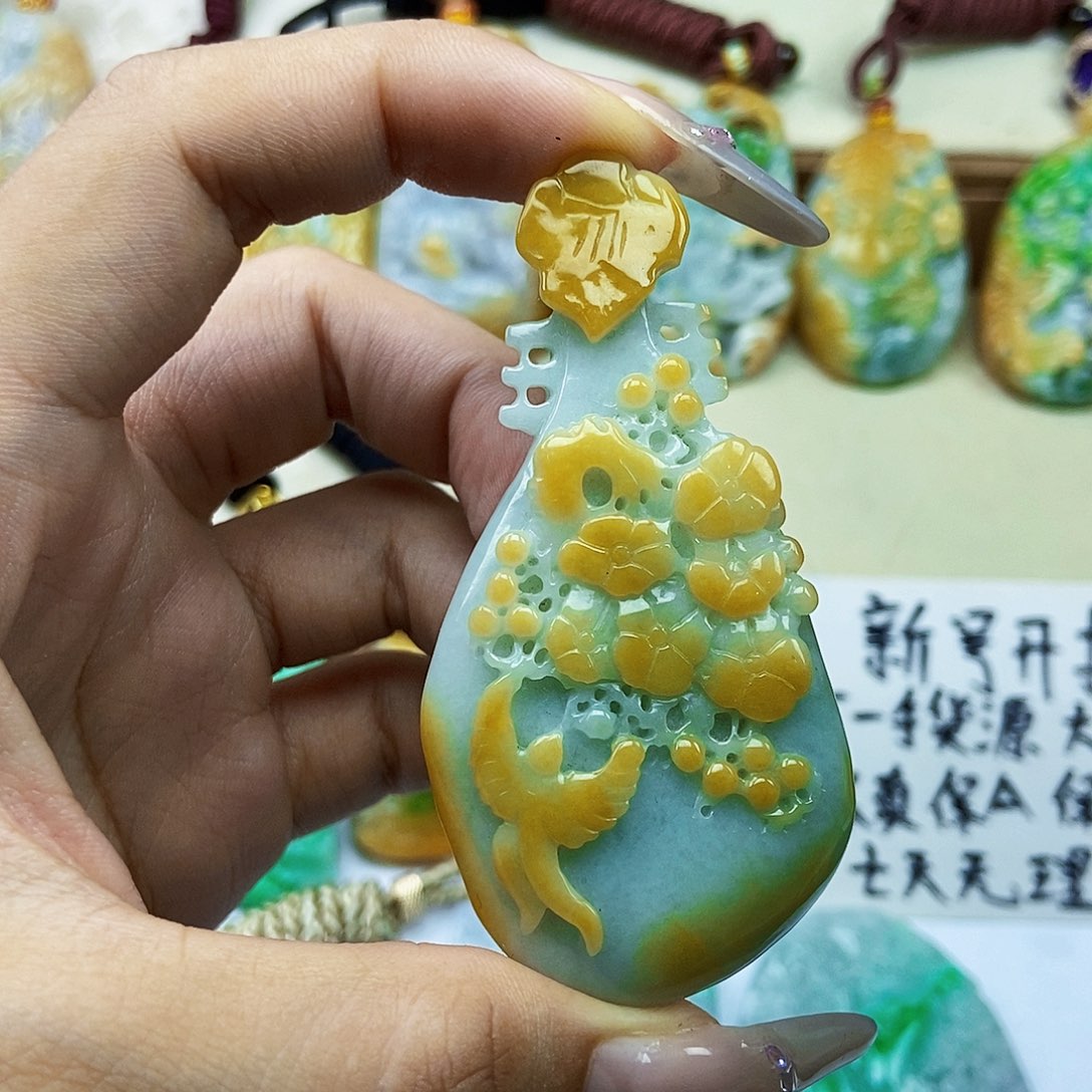 翡翠未镶嵌颈饰翡翠