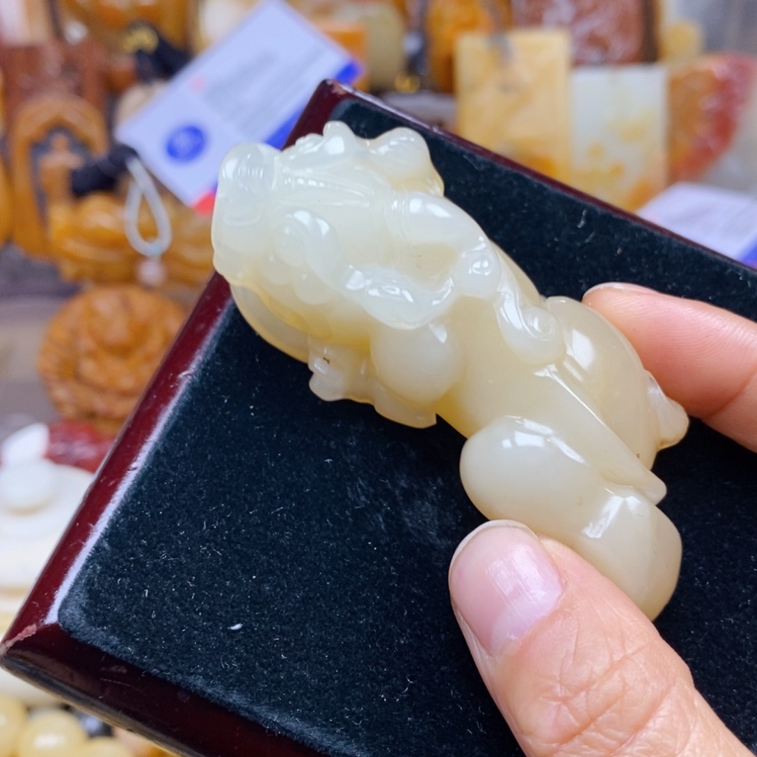 石英质玉颈饰未镶嵌