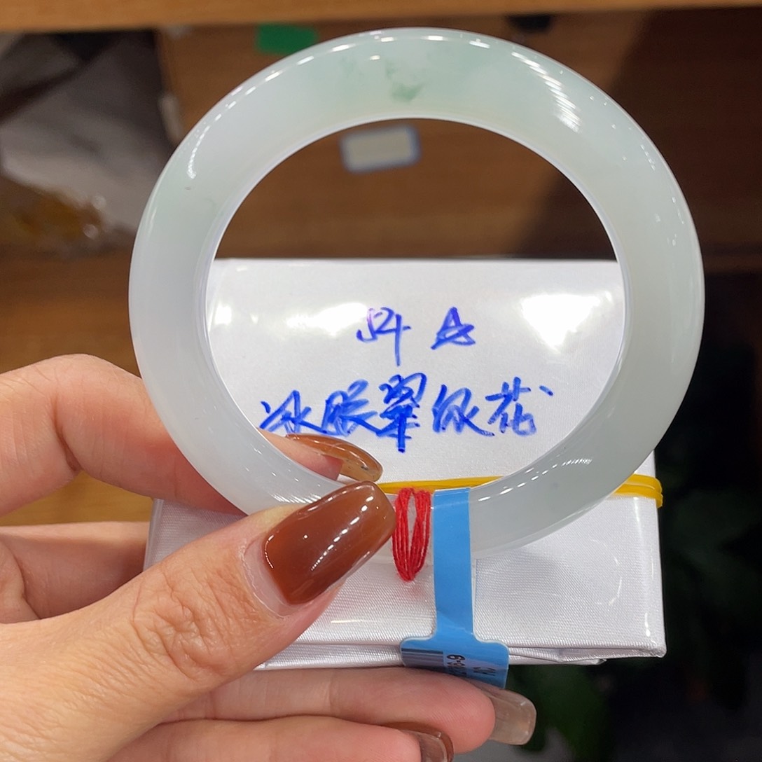 翡翠手镯未镶嵌天然翡翠