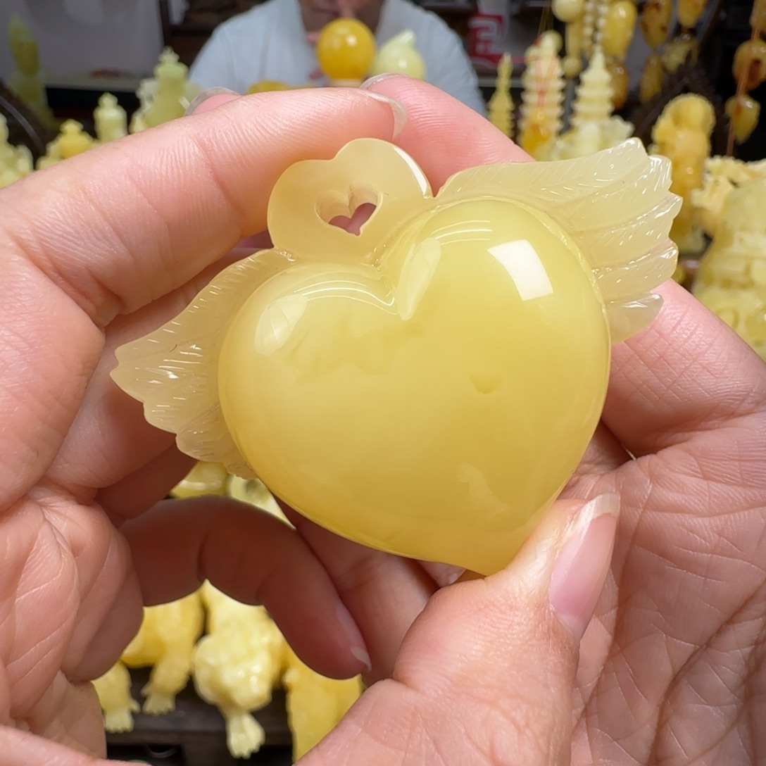 蜜蜡未镶嵌珠宝奇石