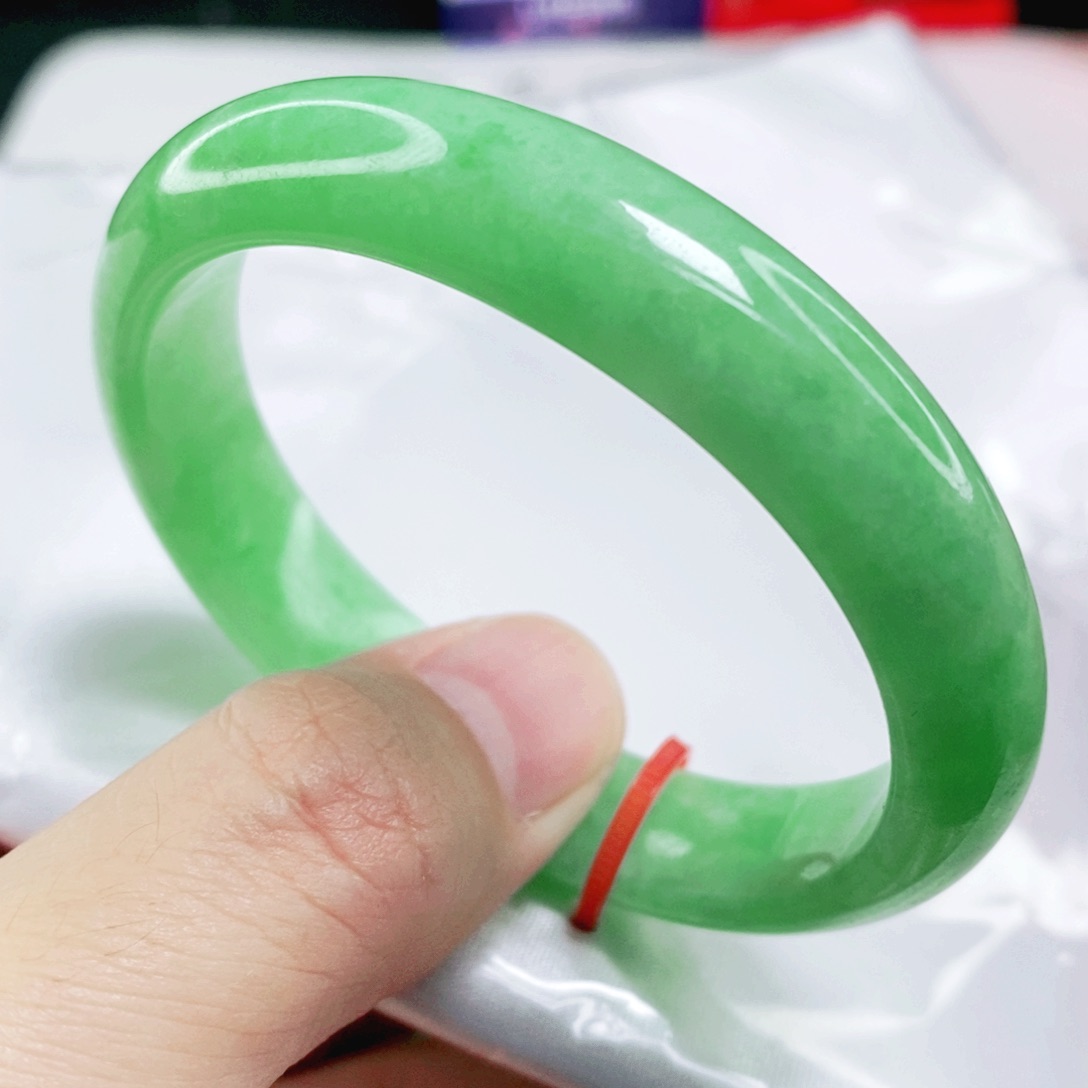 未镶嵌手镯翡翠52.6圈口贵妃完整毕业