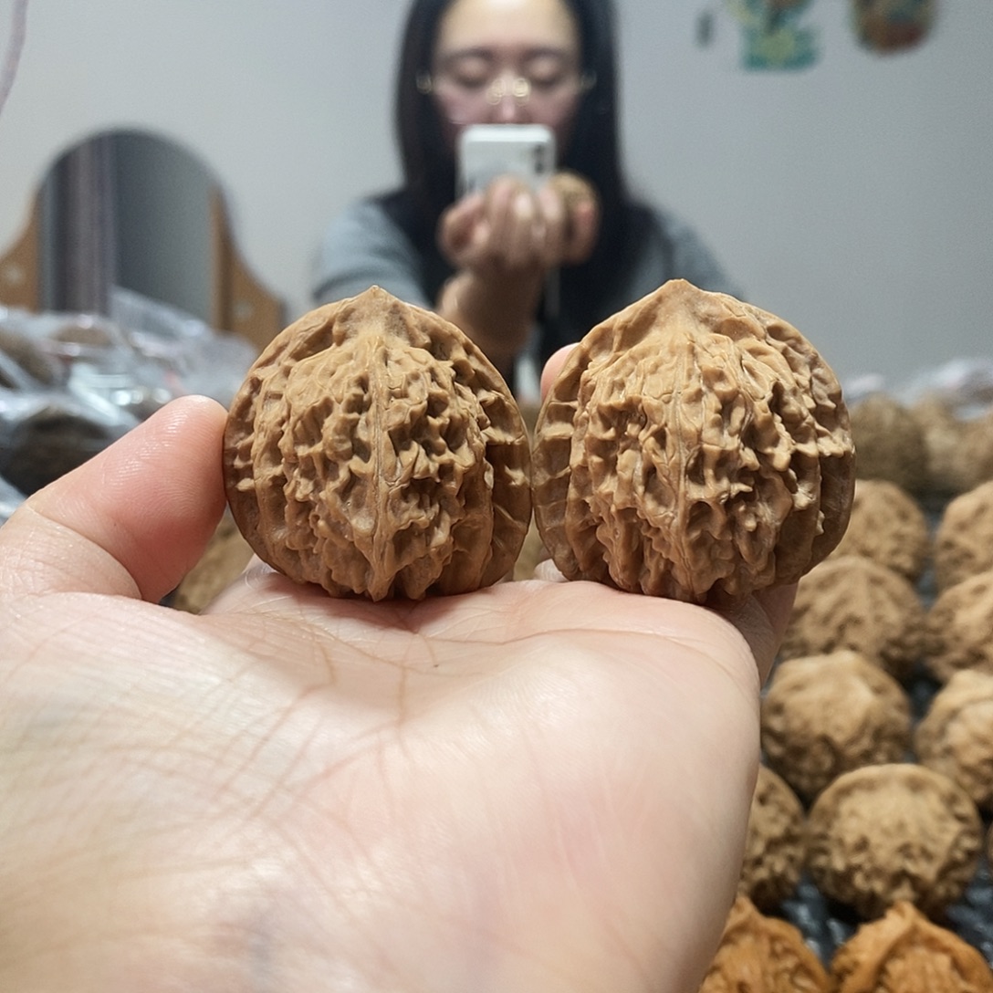 吊坠桃核玉麒麟40