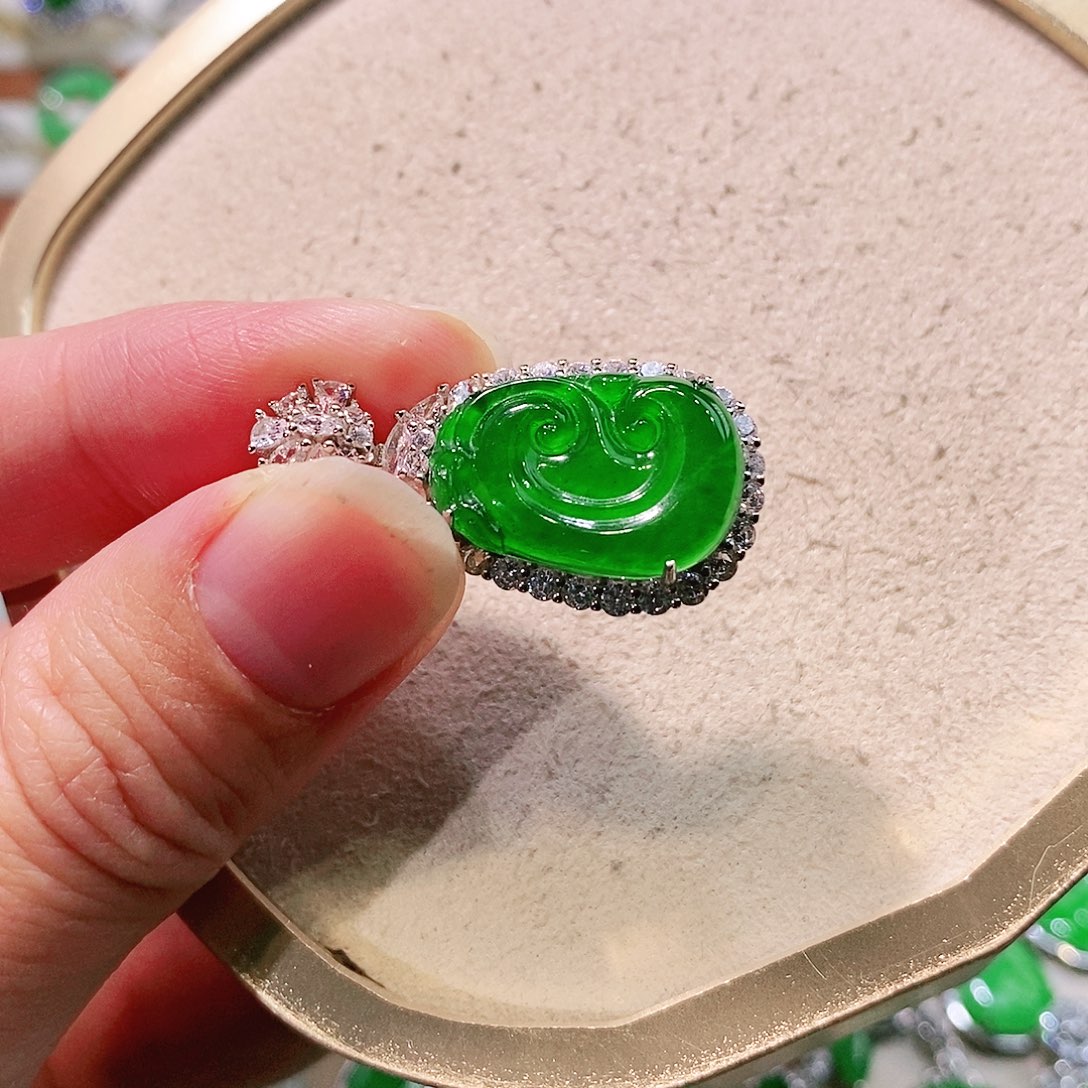 【闪购商品】翡翠挂件未镶嵌裸石