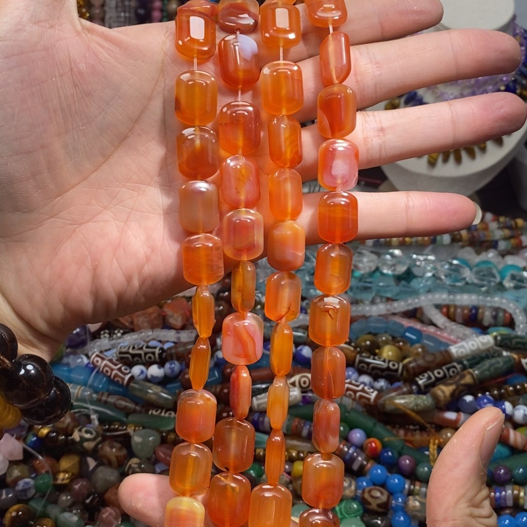 石英质玉未镶嵌，红玛瑙无事牌14×18mm，