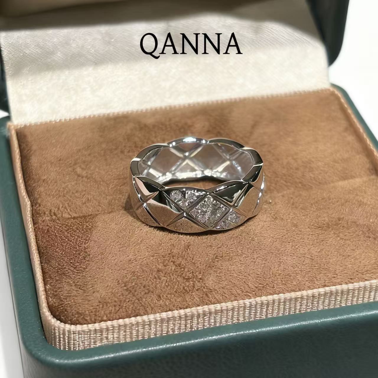 QANNA【斜刘海】【满钻宽版菱格】重金轻奢名媛风百搭coco钻石戒指AY