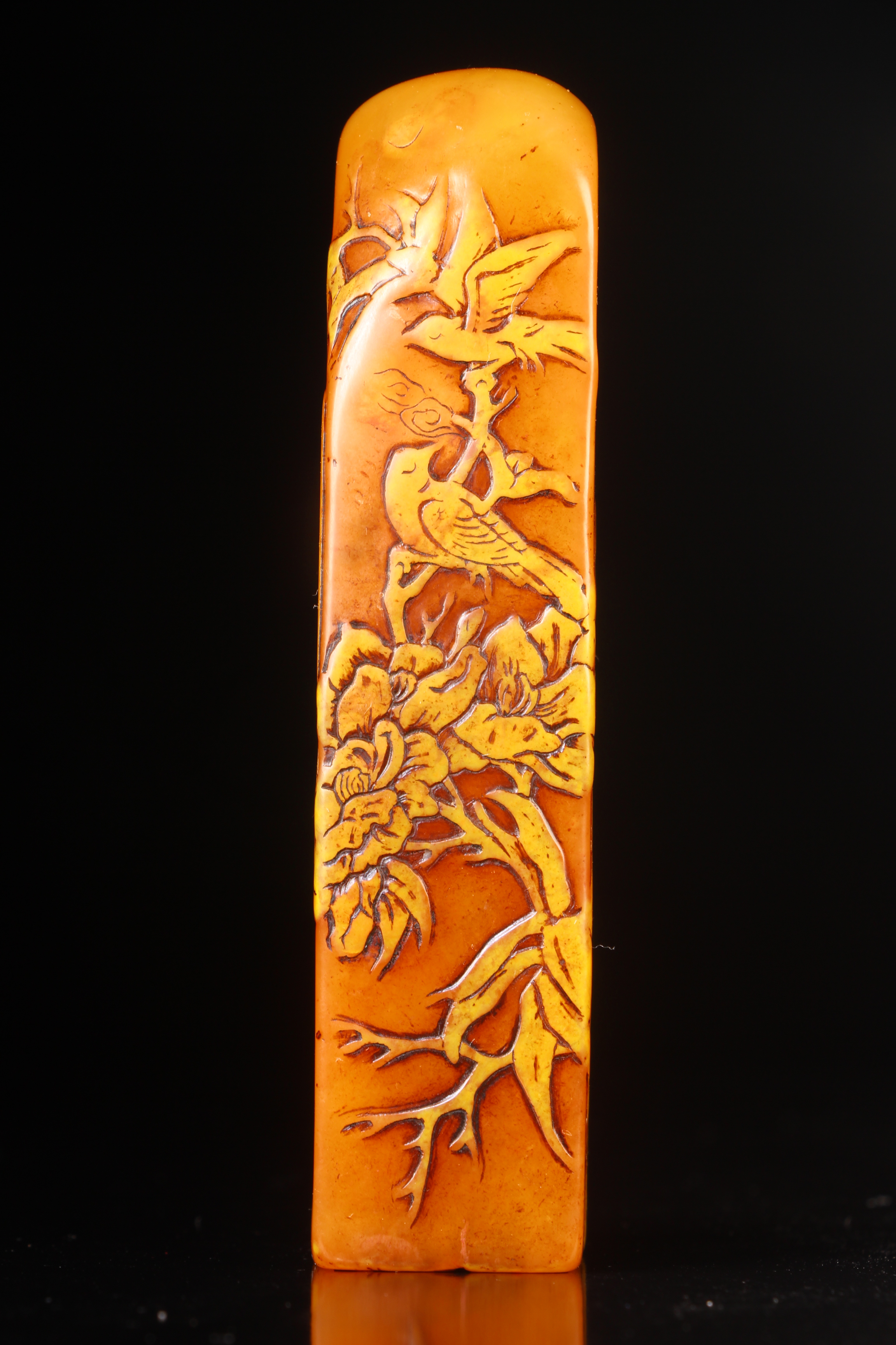 回流老作品寿山田黄石 花开富贵 规格：10.2×2.3×2.3cm 重量129.3g