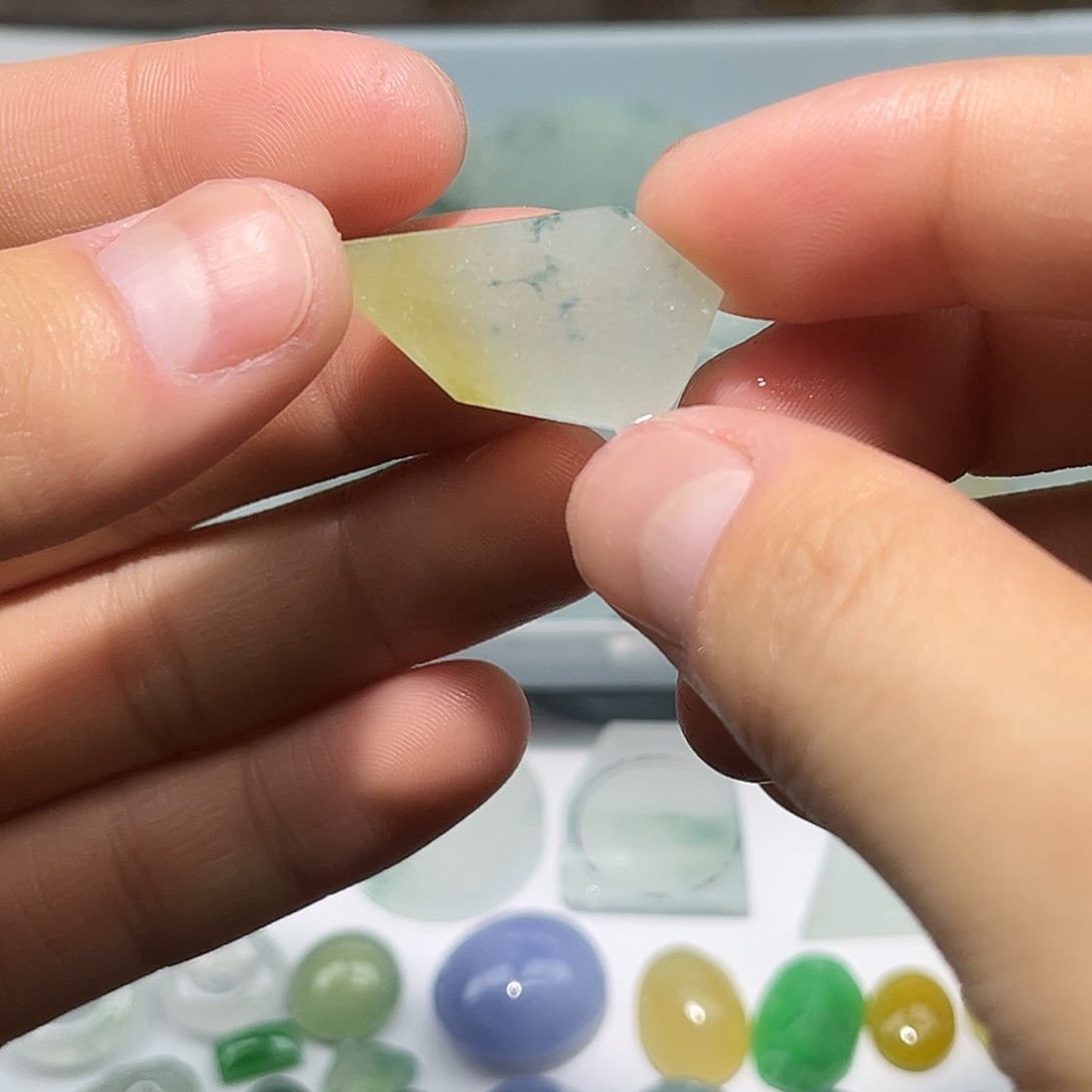 翡翠未镶嵌颈饰5789