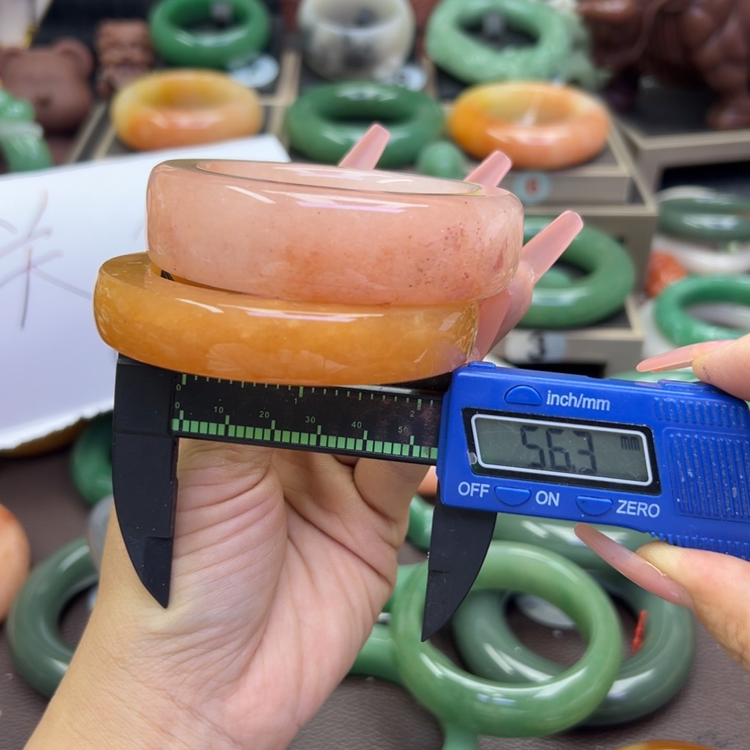 未镶嵌手镯石英岩玉