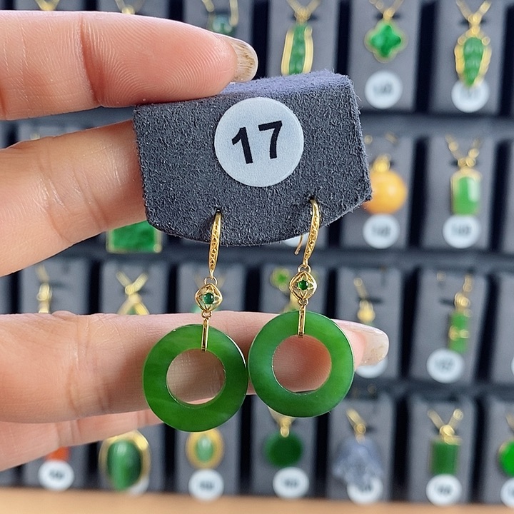 和田玉18K金镶嵌耳饰