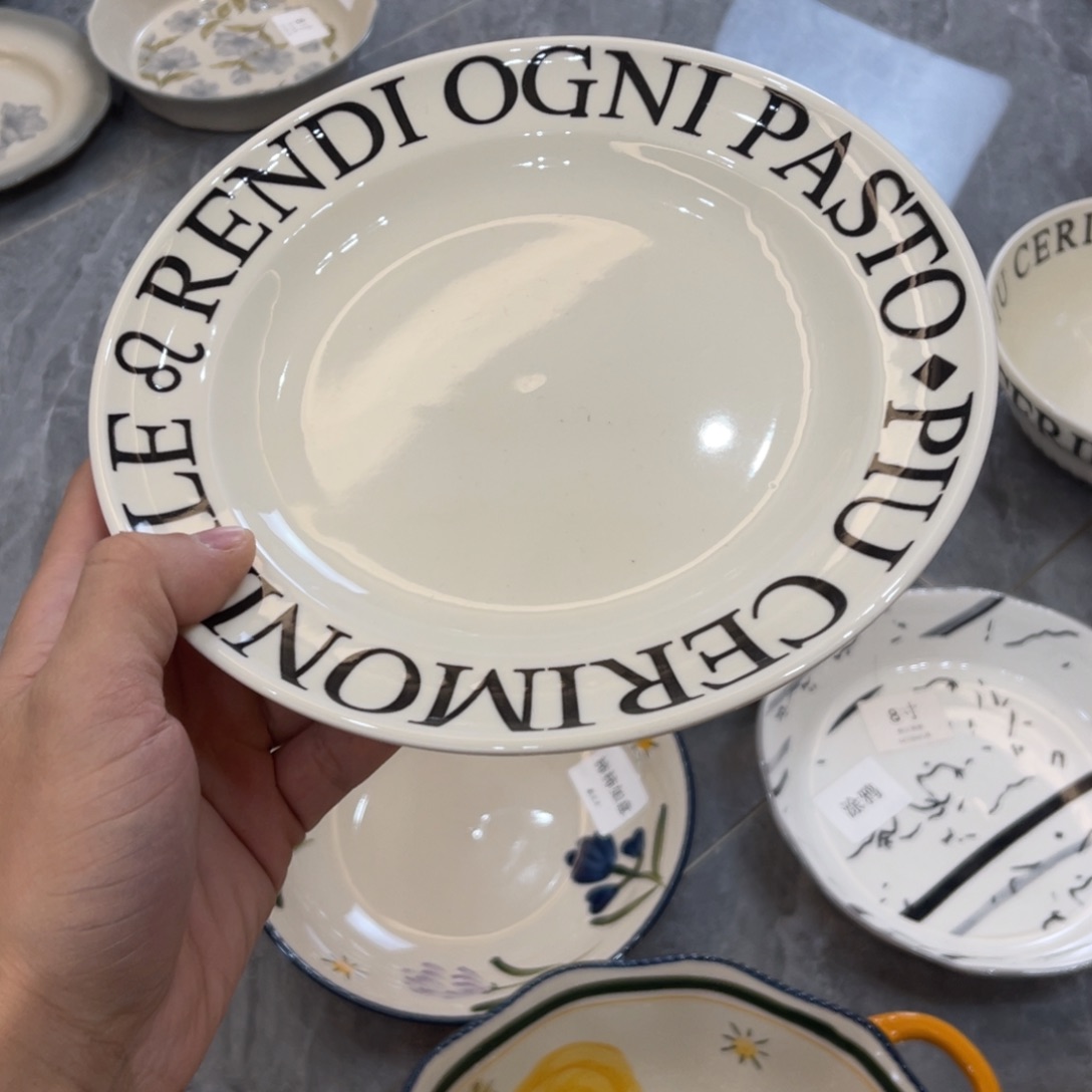 陶瓷微瑕餐具介意勿拍，满18飞！