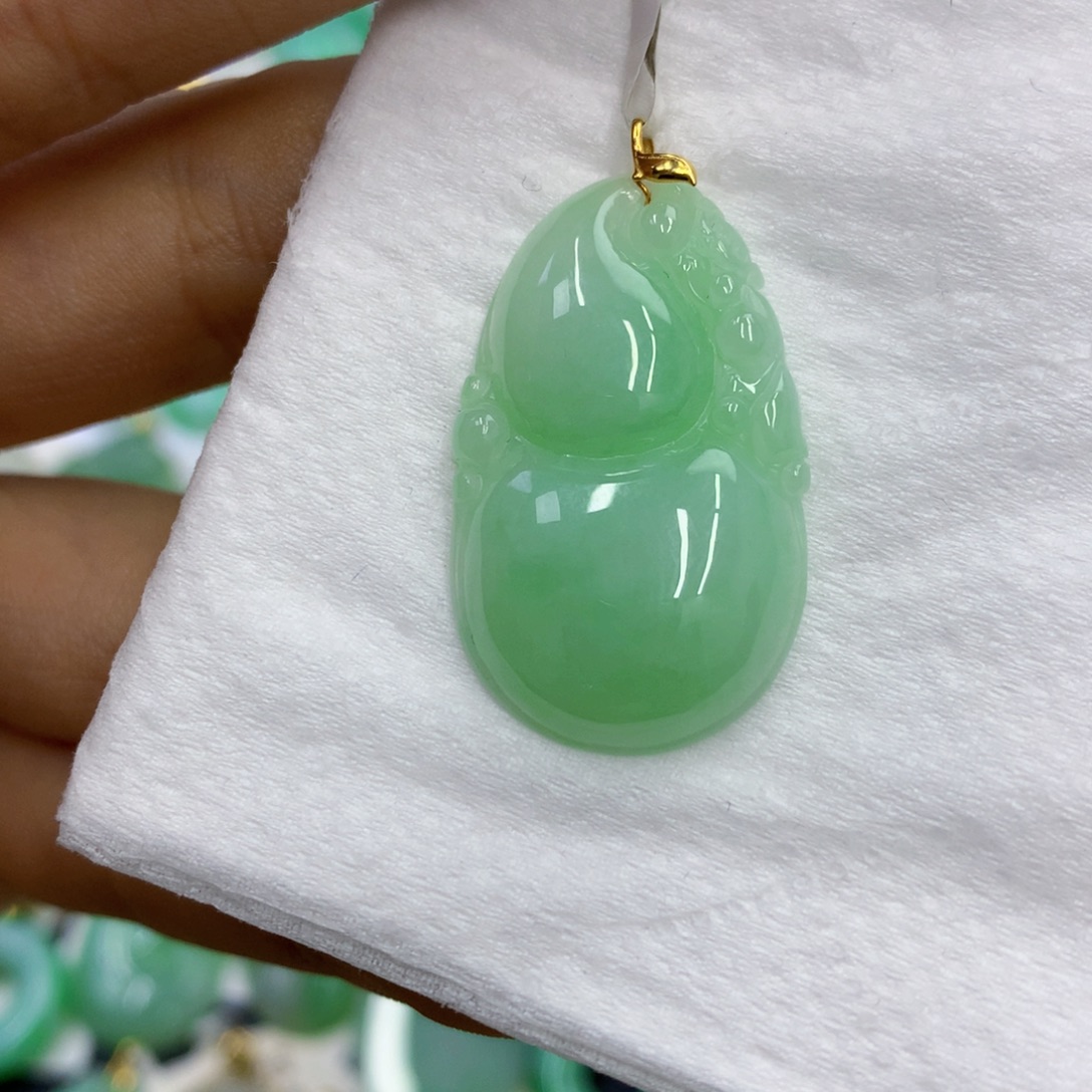 翡翠18K金镶嵌颈饰翡翠