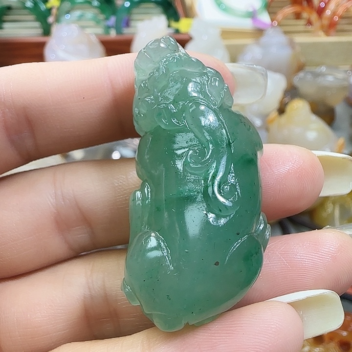 石英质玉合金吊坠