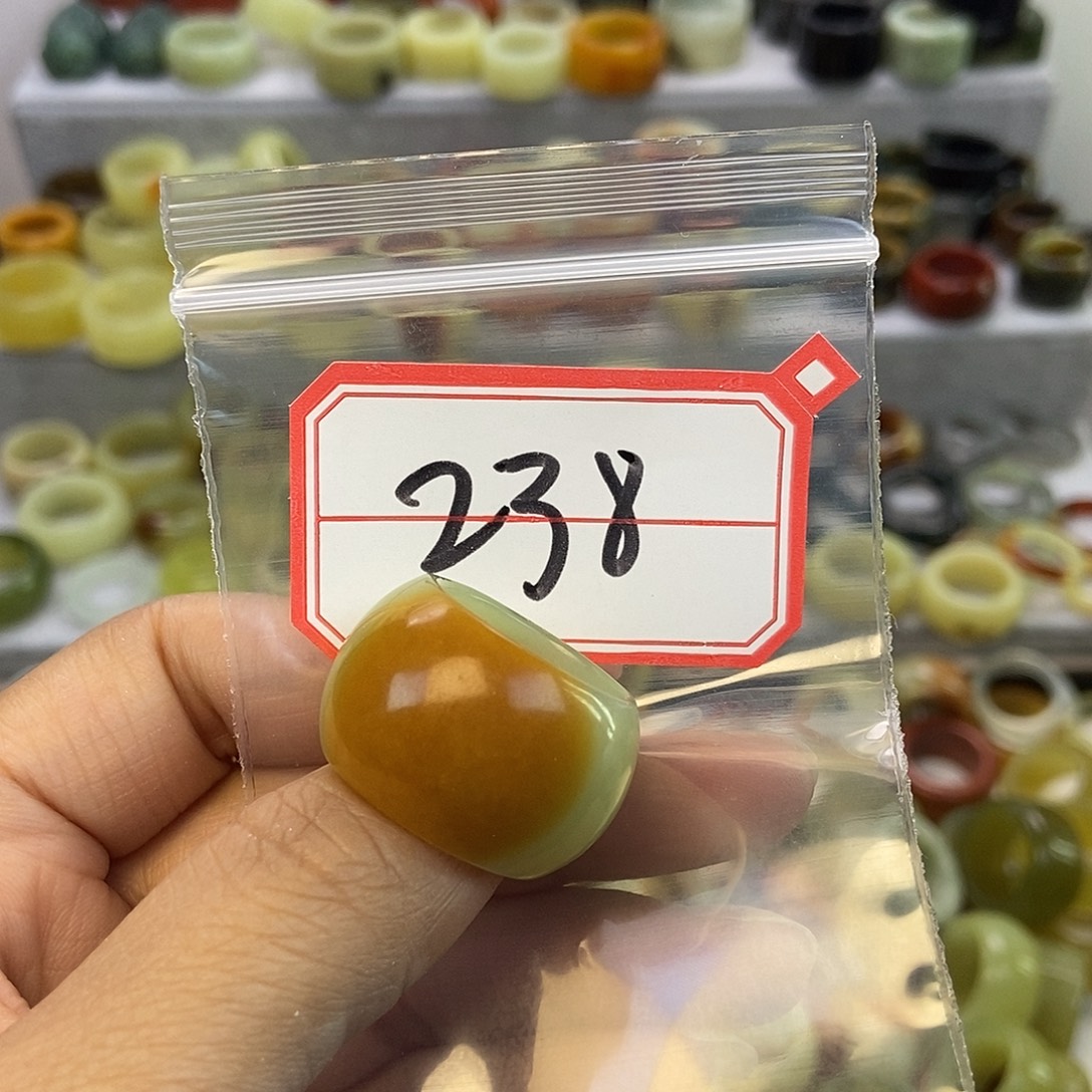 四***社蛇纹石玉未镶嵌戒指