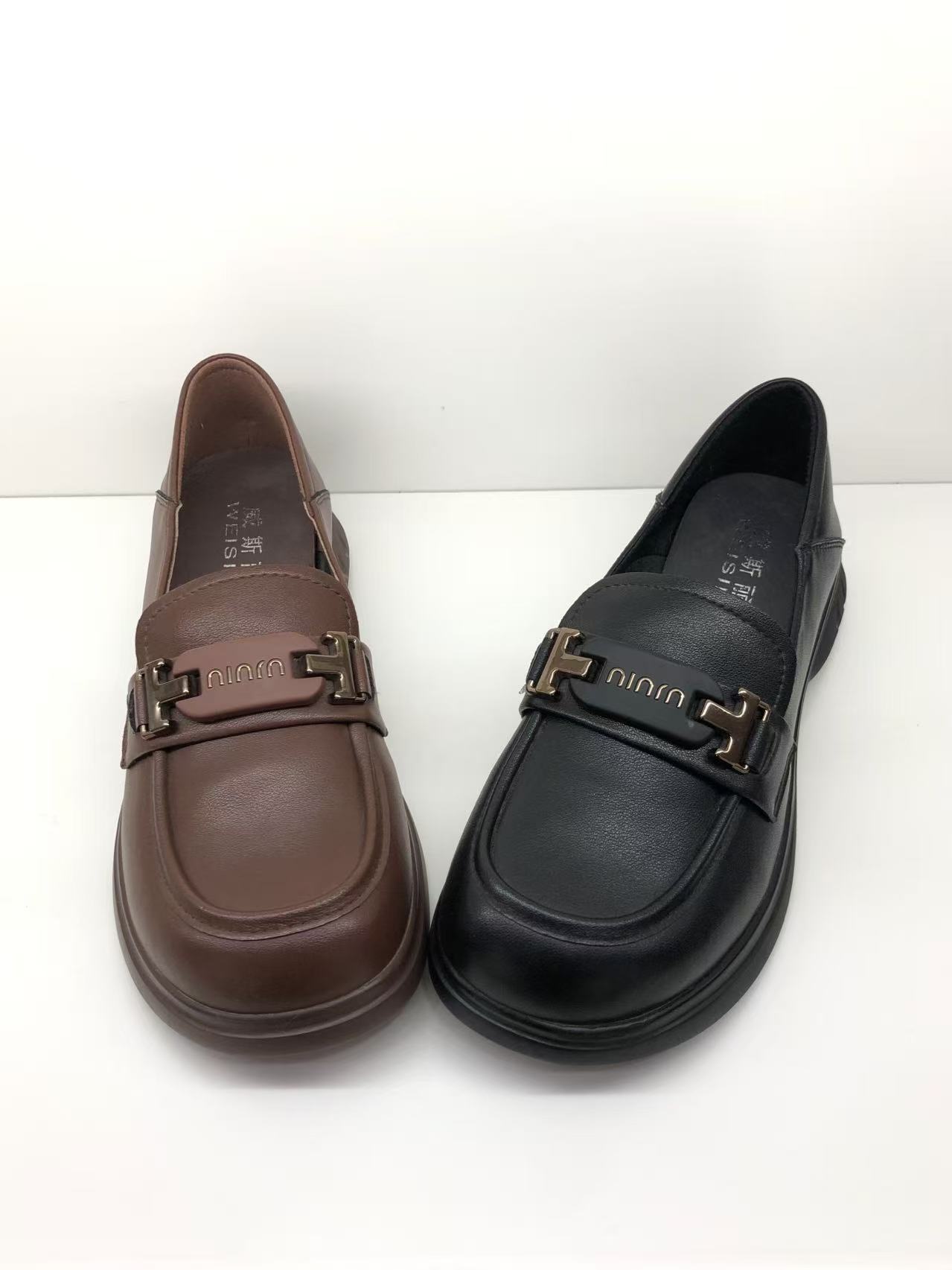 2025秋季新款！多尔康实体店纯色透气休闲风女鞋软底单鞋乐福鞋