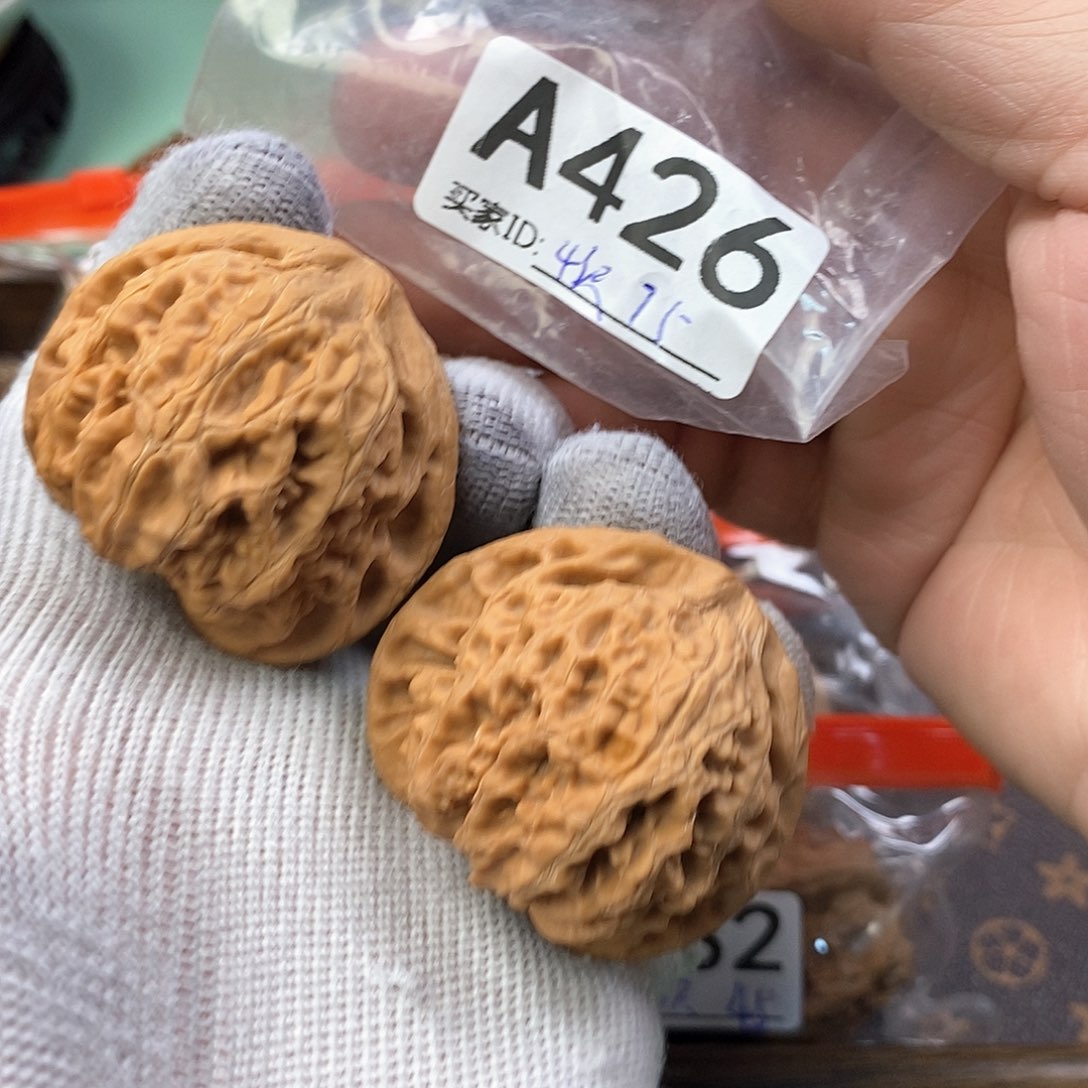 桃核把件宫灯43尺。        