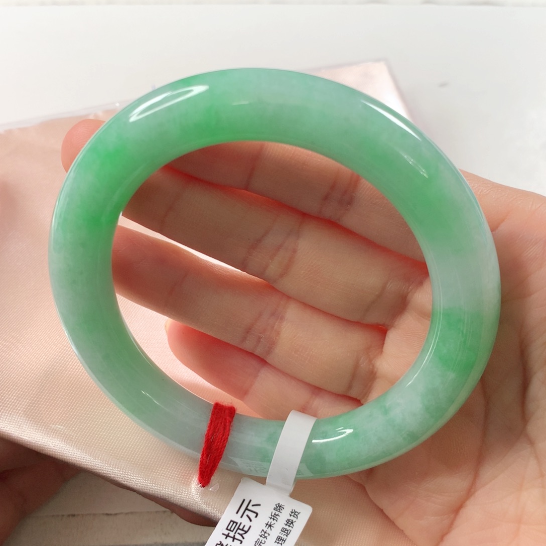 未镶嵌手镯翡翠 圆条350⭐⭐⭐⭐⭐强烈推荐