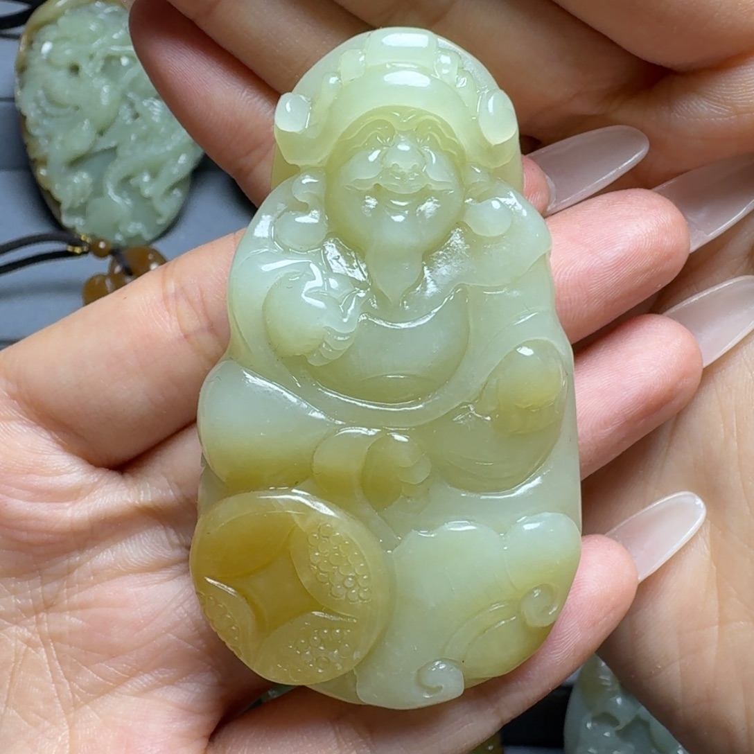 还***了和田玉未镶嵌颈饰