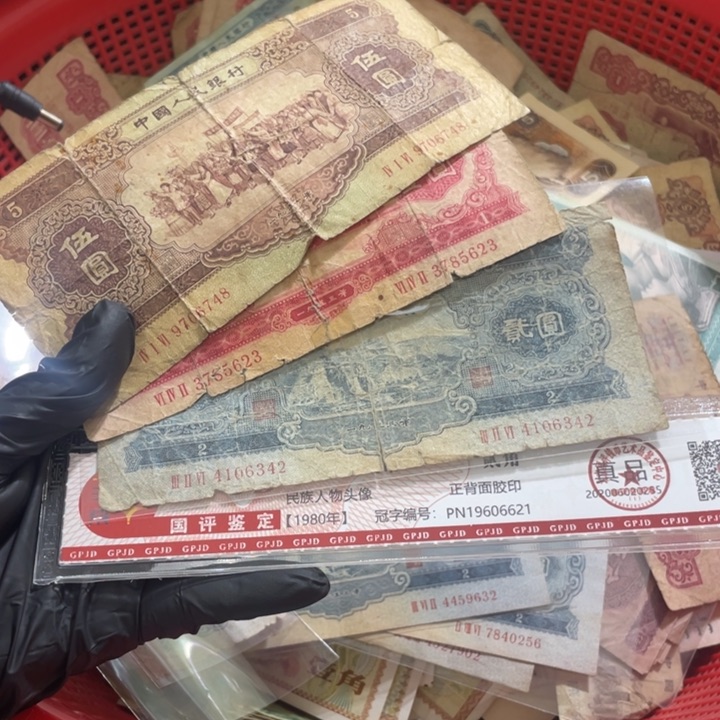 小*哥3张，二版号码随机真币指定