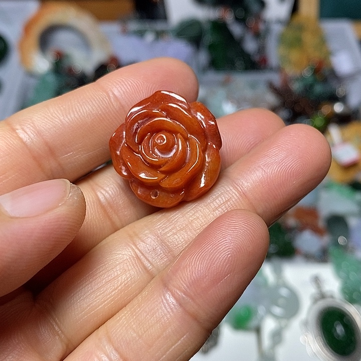 翡翠未镶嵌吊坠(赠链)