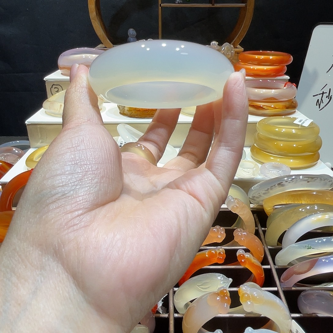 如***意玛瑙/玉髓未镶嵌手镯