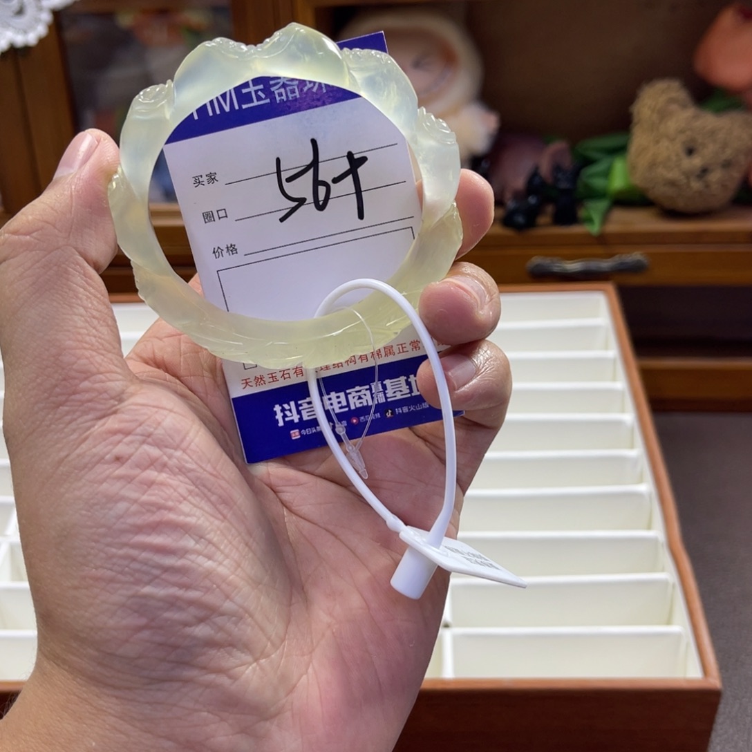 蛇纹石玉未镶嵌手镯207瑕疵