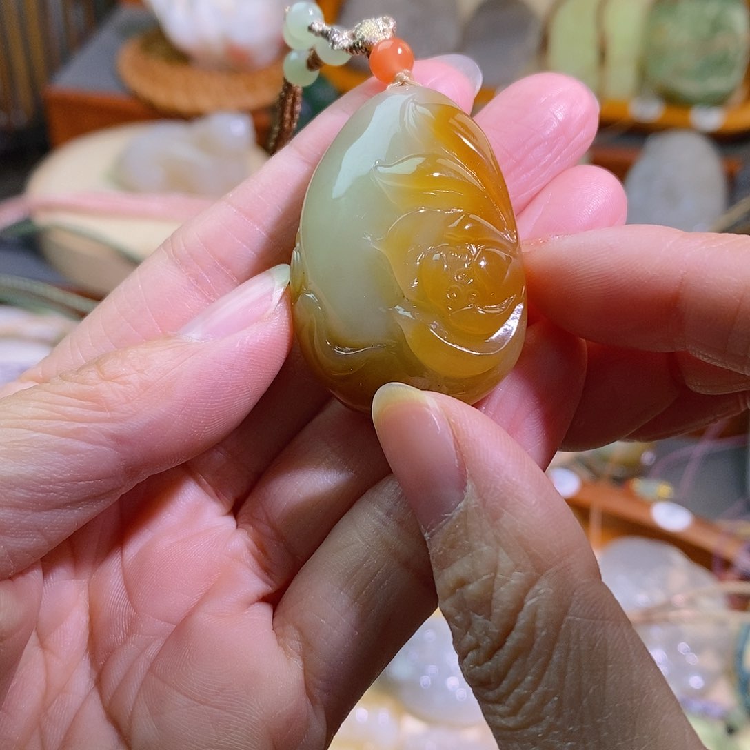 和田玉颈饰未镶嵌笑****好