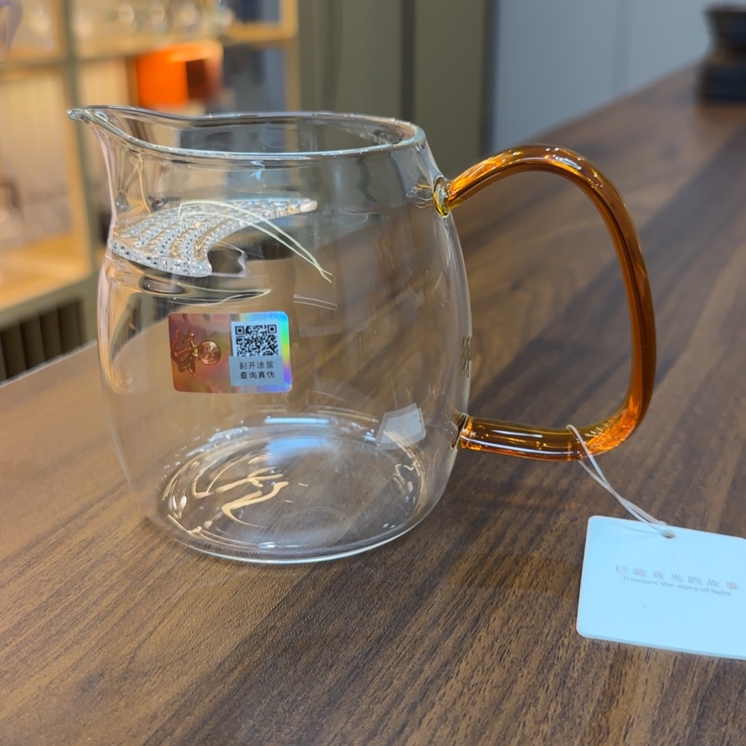 洋***-禾器泰然月牙款公道杯琥珀色