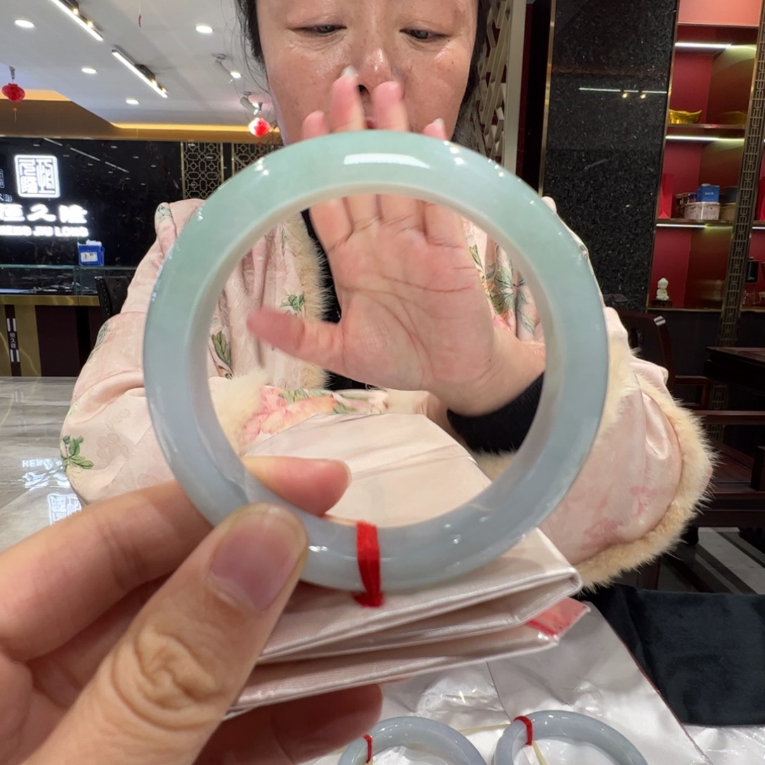 周***桐翡翠未镶嵌手镯008冰飘花60
