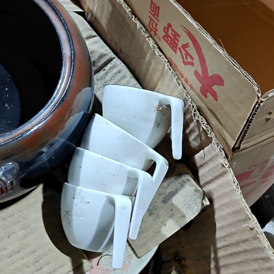 绿泥盘子碗茶壶啥都有