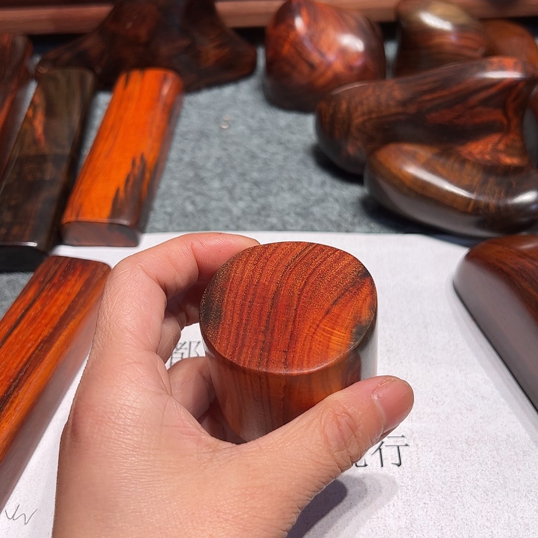 交趾黄檀（大红酸枝）烈*