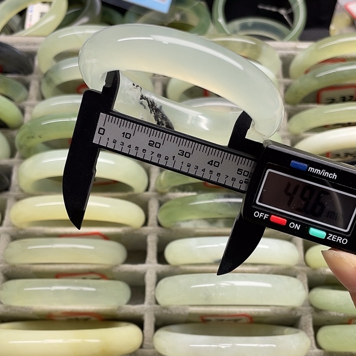 未镶嵌蛇纹石玉手镯210