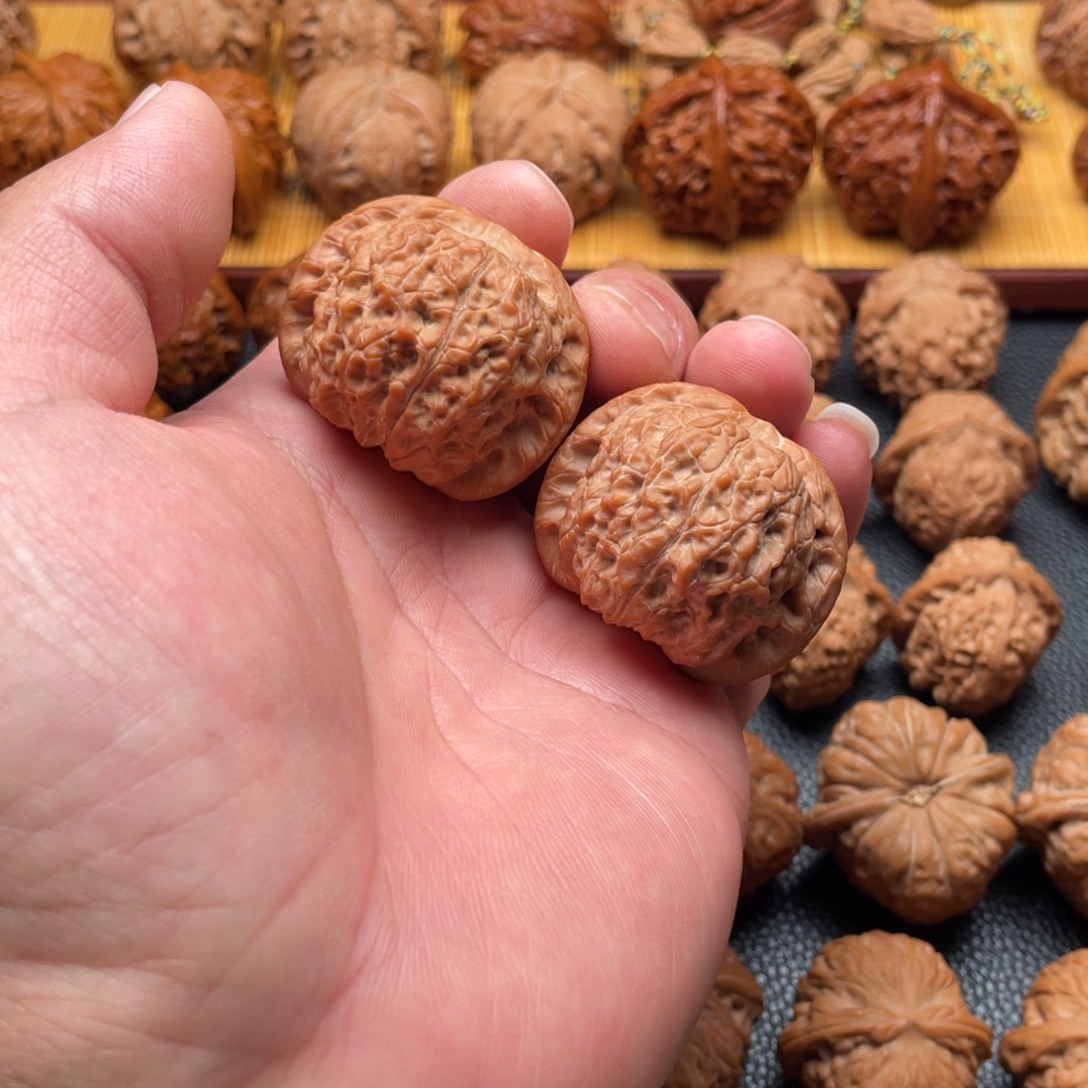 ****武核桃文玩核桃血麒麟