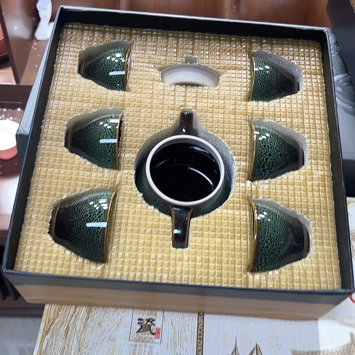 孤品茶具套装等。      