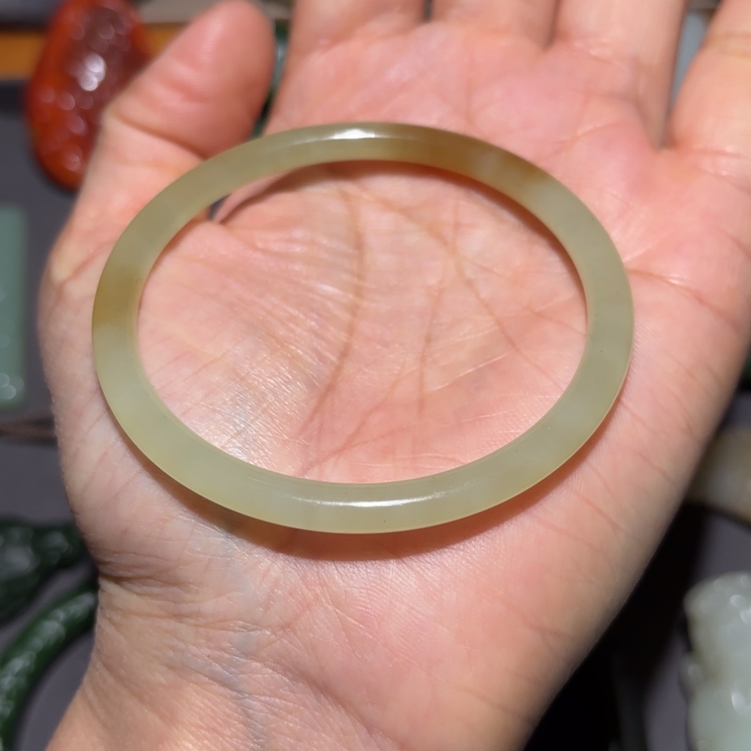 和田玉手镯未镶嵌