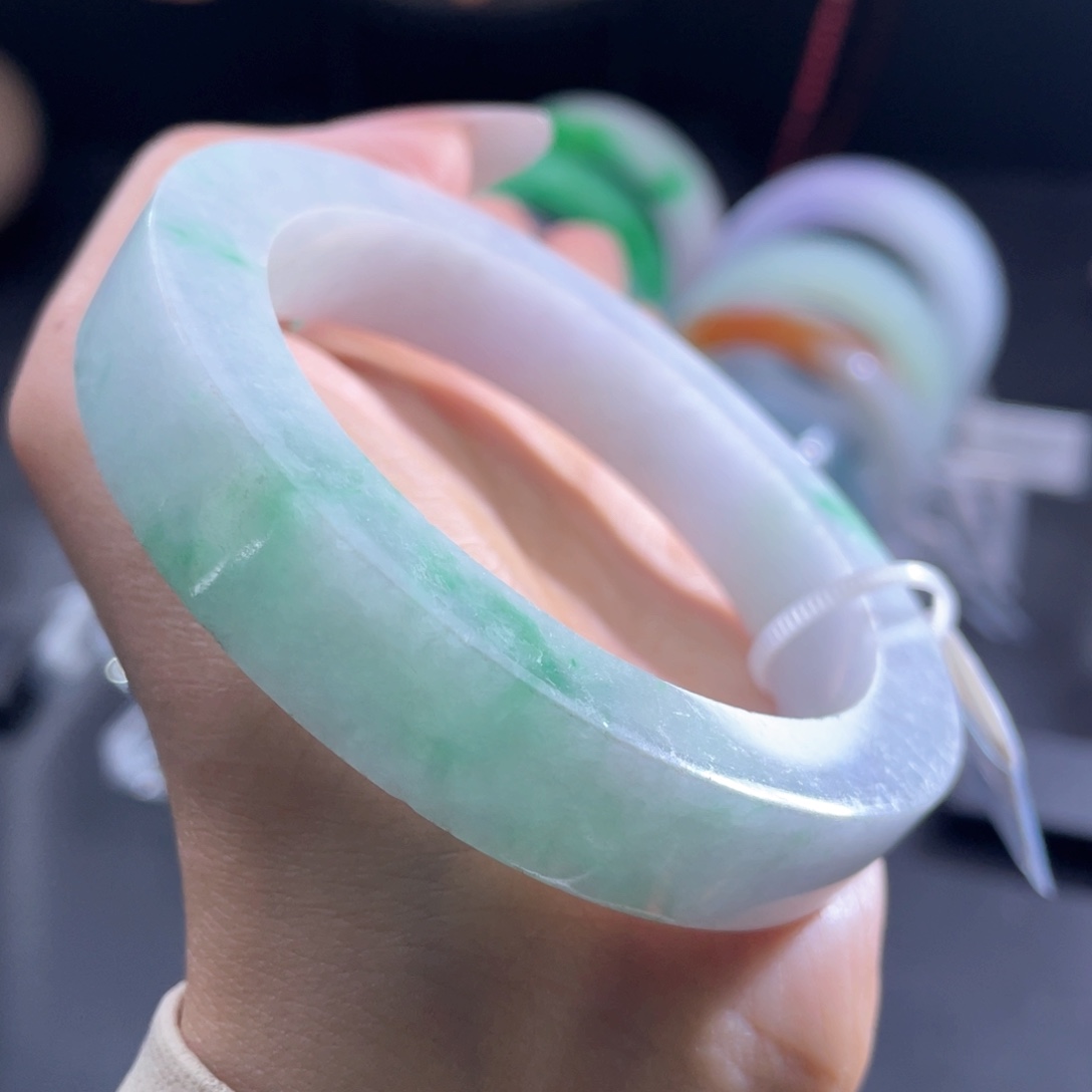 未镶嵌翡翠手镯定制翡翠
