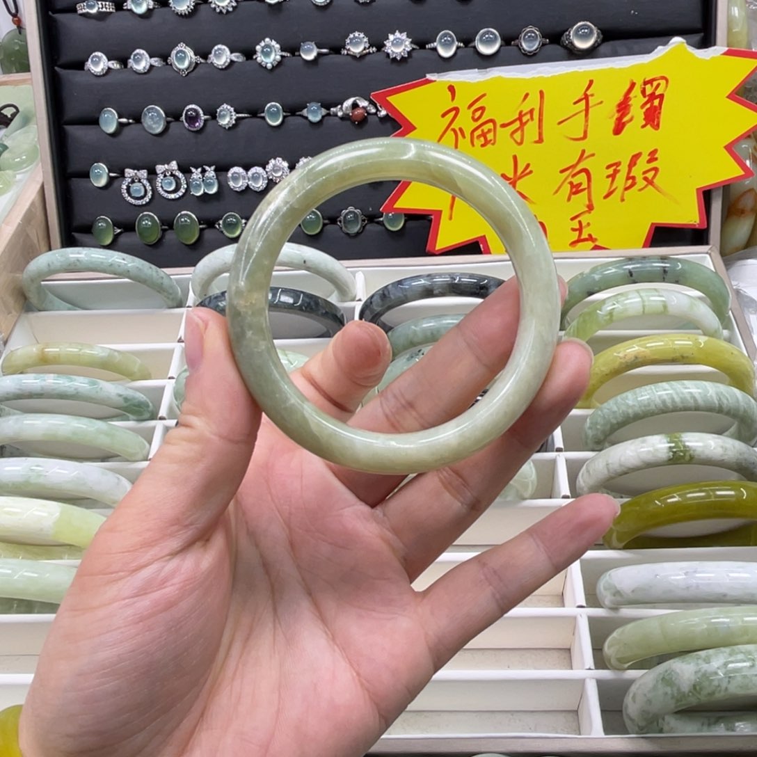 蛇纹石玉手镯未镶嵌56口径福利款有瑕疵