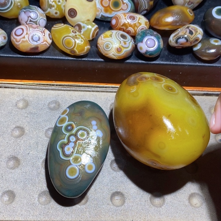 未镶嵌玛瑙/玉髓珠宝半成品卡**里
