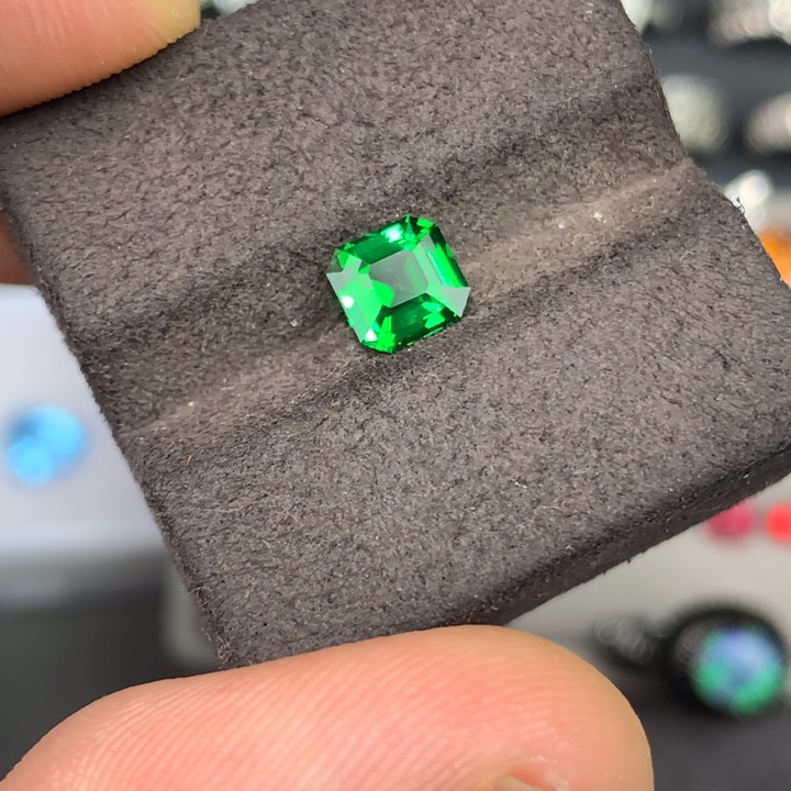 裸石未镶嵌石榴石（沙弗莱）阿鲁沙1.05ct