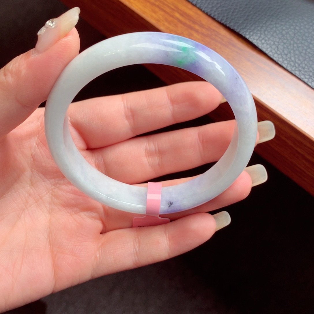 翡翠手镯未镶嵌翡翠