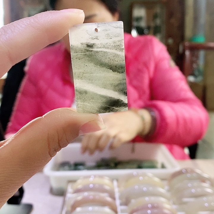 密玉（石英质玉）颈饰未镶嵌