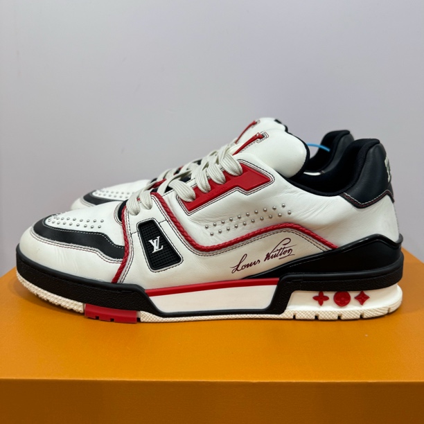 95新 LouisVuitton/路易威登 42.5码 trainer 红黑铆钉 时尚板鞋